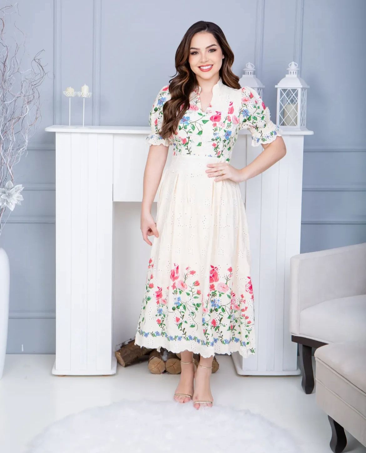 Vestido em Algodão Branco com Rosas Forrado Internamente
