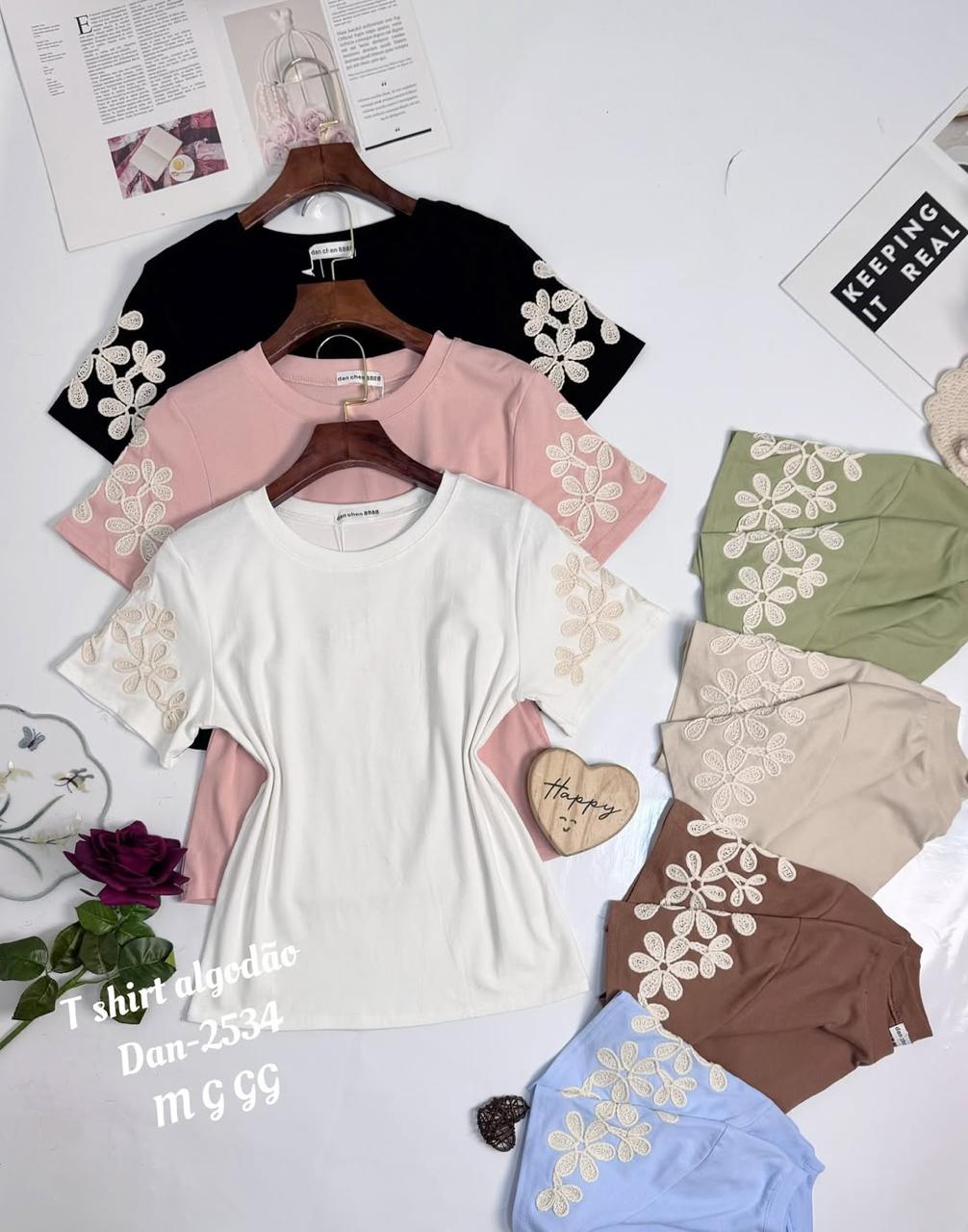 T-shirt Algodão/Elastano Bordas na Manga com Auto Relevo