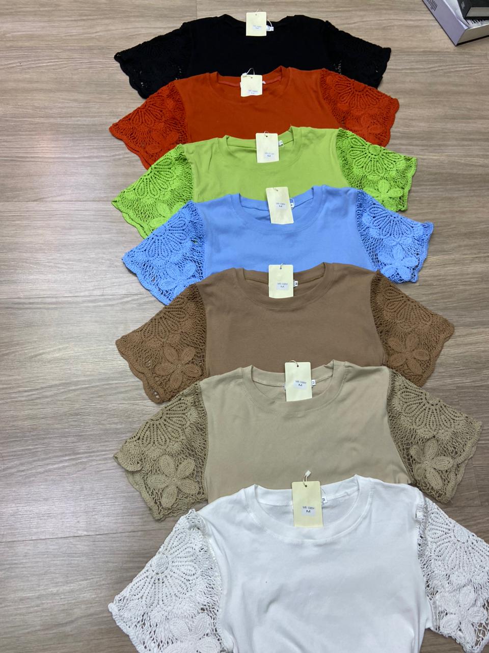 T-Shirt Algodão/Malha com Mangas em Crochê