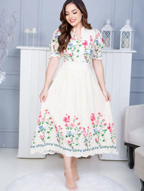 Vestido em Algodão Branco com Rosas Forrado Internamente