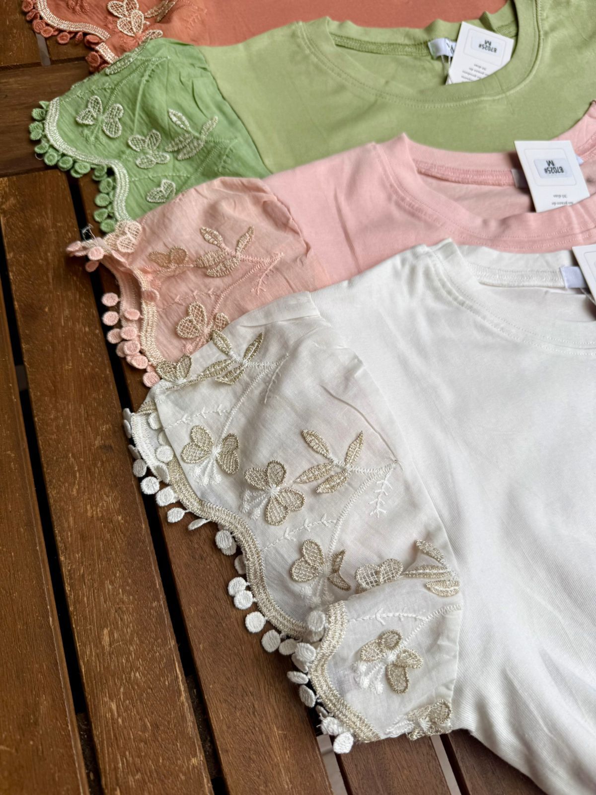 Blusa de Malha Bordada nas Mangas
